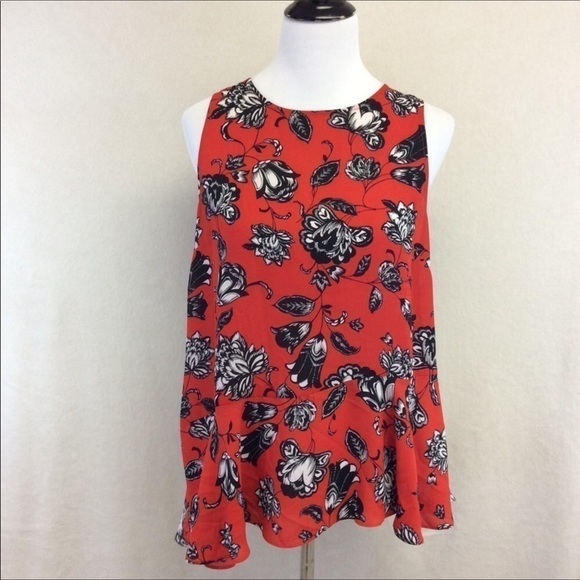 Vince Camuto red sleeveless asymmetrical hem top - Picture 2 of 8